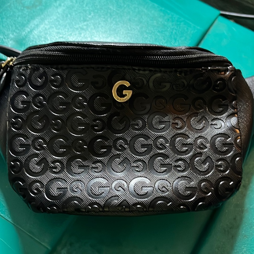 😄Guess Fanny Pack Cross Body